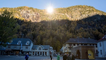 Montañas imponentes, innovación y espejos