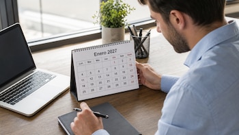 Ya es oficial: el BOE publica el calendario laboral de 2027 con cuatro puentes en toda España
