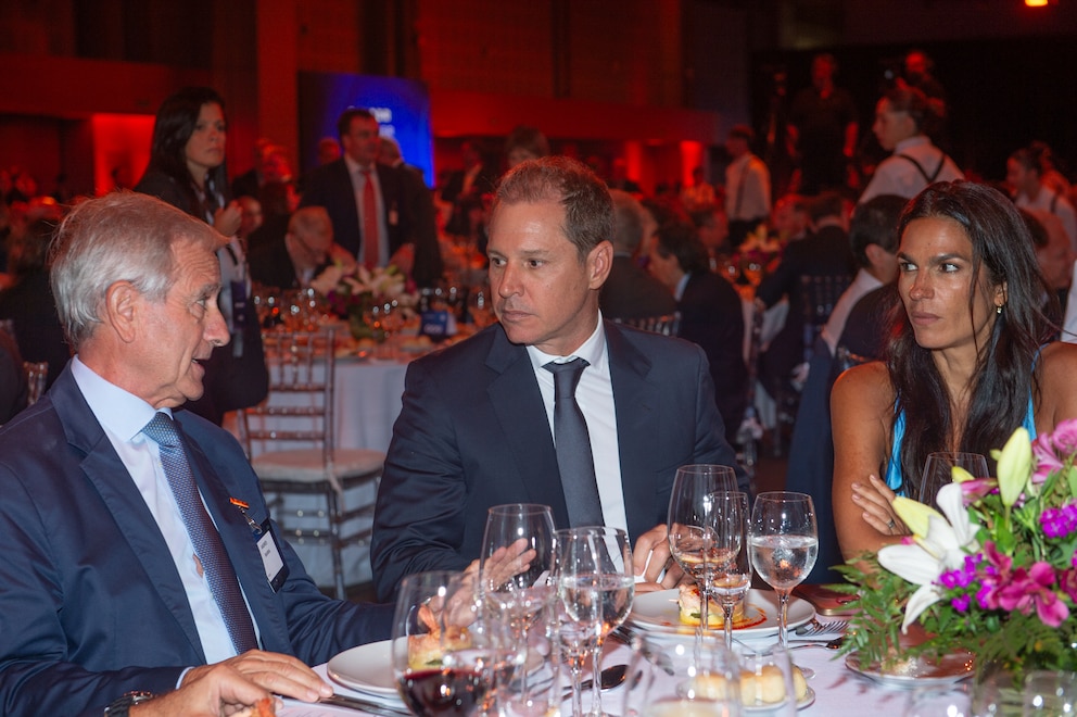 Empresarios y funcionarios en la cena de CIPPEC: consenso macro y dudas sobre el impacto en la economía real