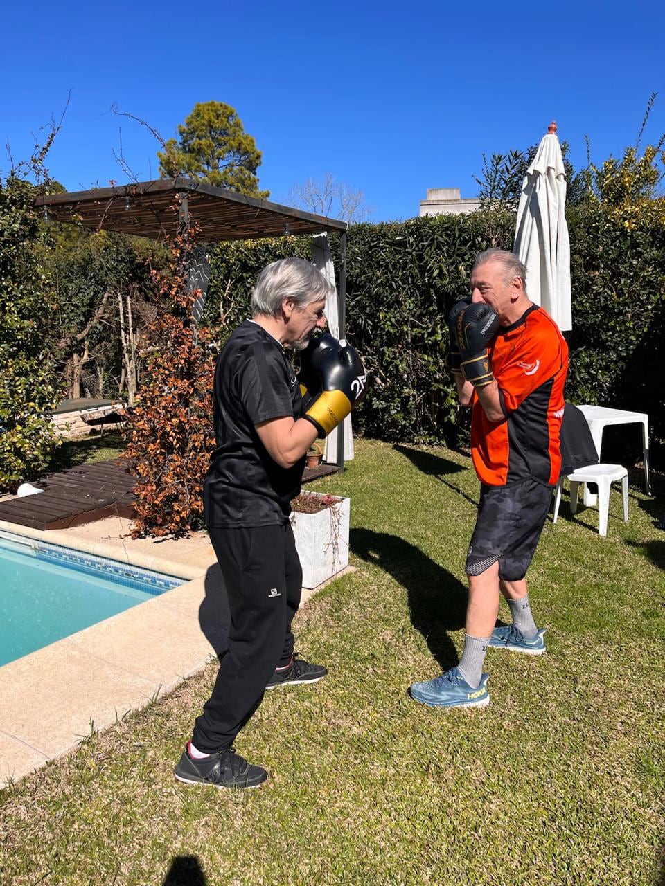 Tanto Sztejfman como Jordán demuestran que la gimnasia de boxeo es una alternativa adaptable para mantenerse fuerte en la adultez mayor.