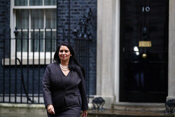 Priti Patel presentó su renuncia como