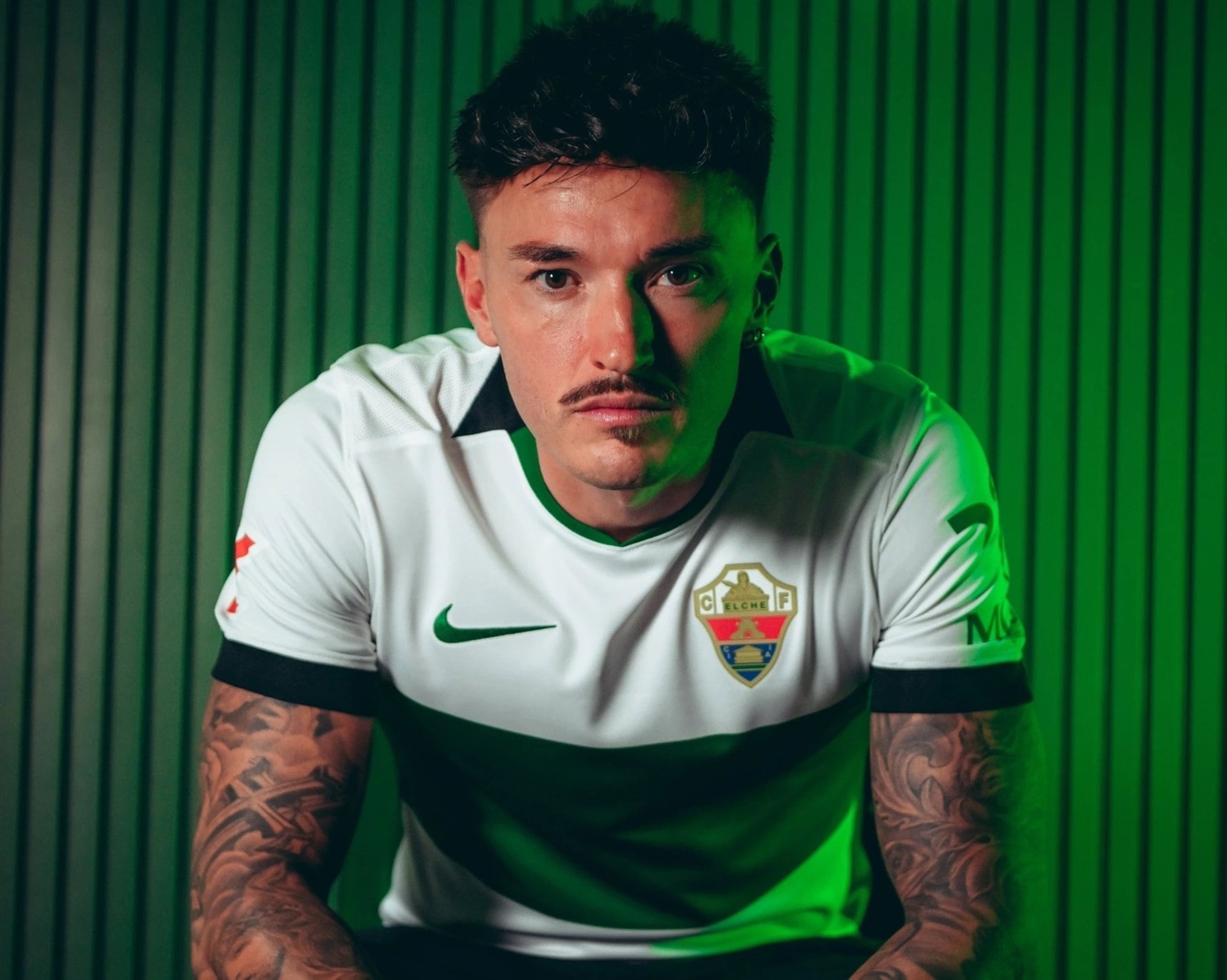 Josan Ferrández renueva por una temporada con el Elche CF