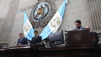 El Congreso de Guatemala levanta la sesión y deja sin votación una exoneración de combustibles mientras los bloqueos continúan en once puntos