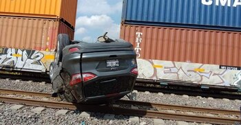 La camioneta quedó volteada (Foto: