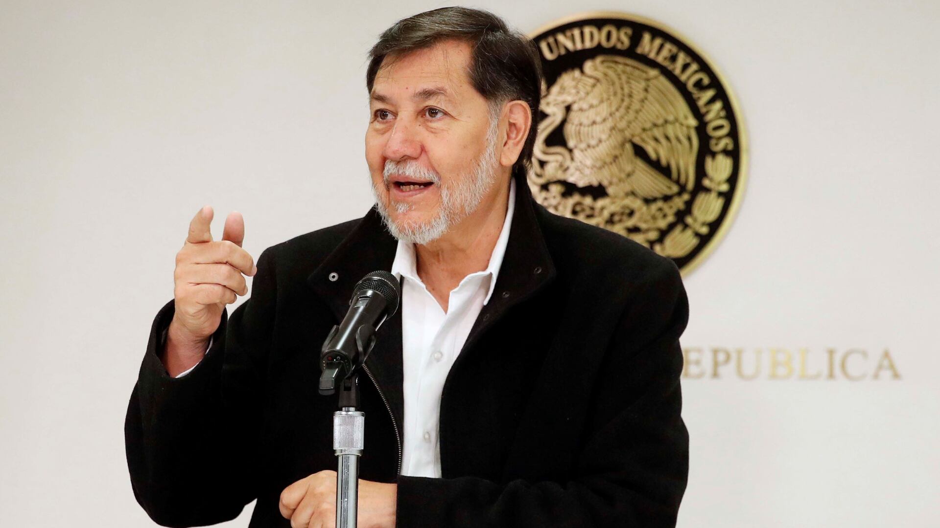 Carlos Loret de Mola expone en su columna el cambio de Noroña: de activista de izquierda a defensor del sistema.| Senado