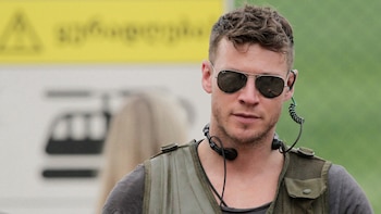 Chad Michael Collins como Brandon