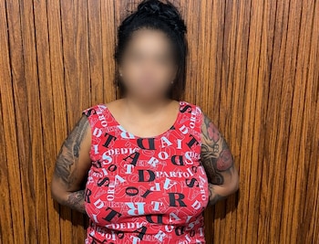 La Policía Nacional detuvo a Alejandra Rojas Saldaña por el rapto y asalto de un ciudadano alemán en Puerto Plata./ (Redes Diego Pesqueira)