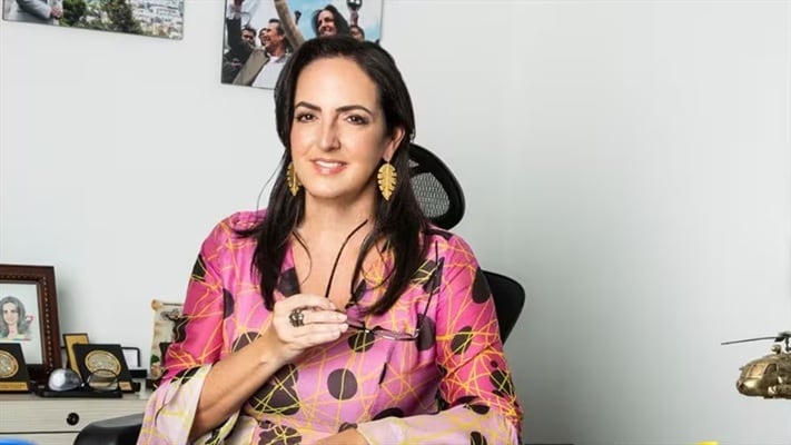 Petro anuncia histórico aumento del salario mínimo en Colombia: ¿Éxito o fracaso anunciado?