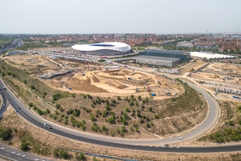 El parque de olas que se está construyendo en Madrid junto al estadio Metrapolitano