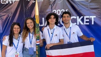 Costarricenses hacen historia en México al ganar competencia internacional con cohete de fabricación nacional