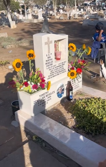 Los seguidores celestes llevaron una pantalla hasta la tumba de su amigo para compartir el campeonato del Clausura 2026.