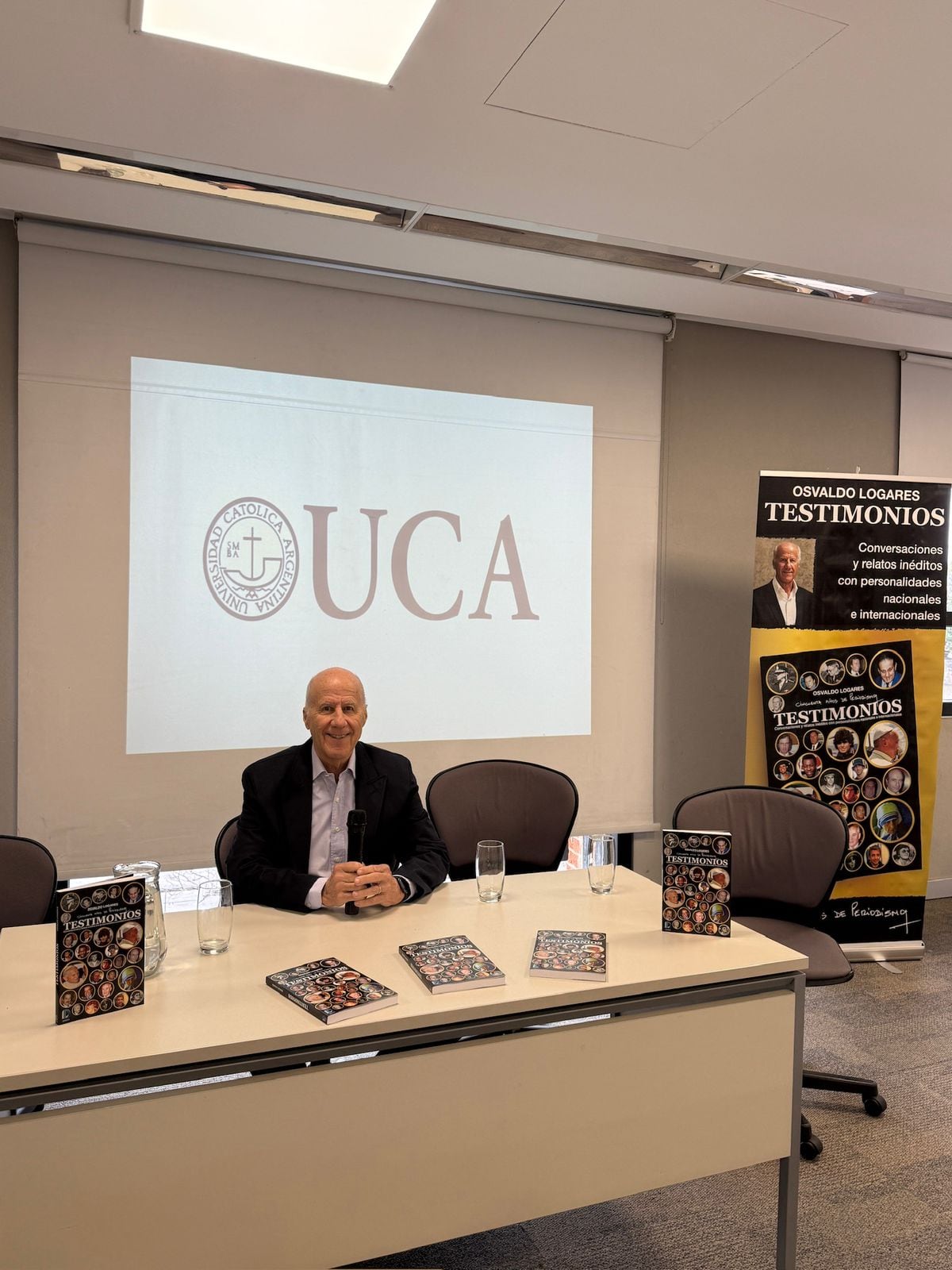 Osvaldo Logares presentando el libro en la Universidad Católica Argentina
