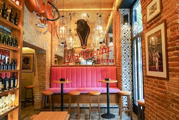 Taberna La Tienta, en Ventas