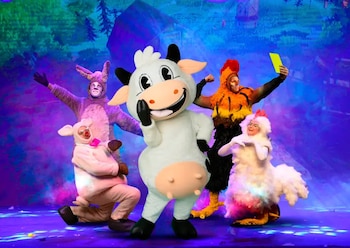 La historia profundiza en el origen del personaje y utiliza la música como hilo conductor para conectar emocionalmente con los niños.