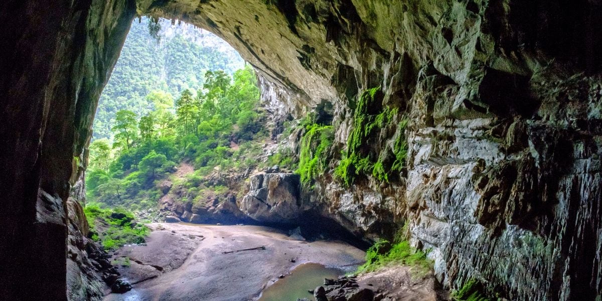 La ficción y la realidad de las cuevas de Londres.(Wikipedia)