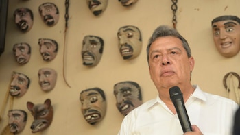 CHILPANCINGO, GUERRERO, 29ABRIL2018.- El ex gobernador Ángel Aguirre Rivero reapareció en un mitin del PRD para apoyar a los candidatos Luis Estephano Cervantes García y Toño Gaspar. FOTO: CUARTOSCURO.COM