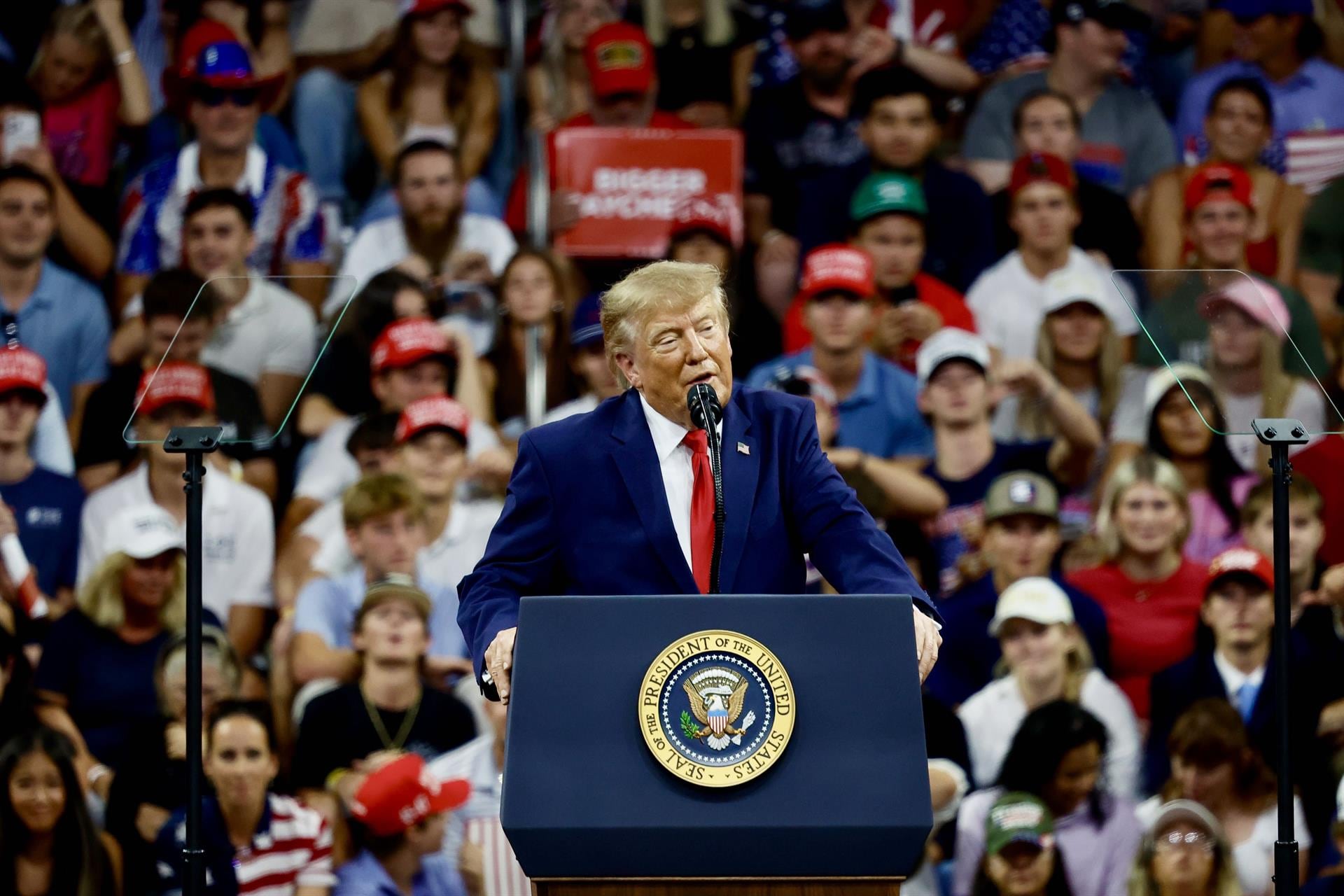 Trump asegura que "se encargará de Cuba" después de Irán y La Habana le augura un escenario "inhóspito"