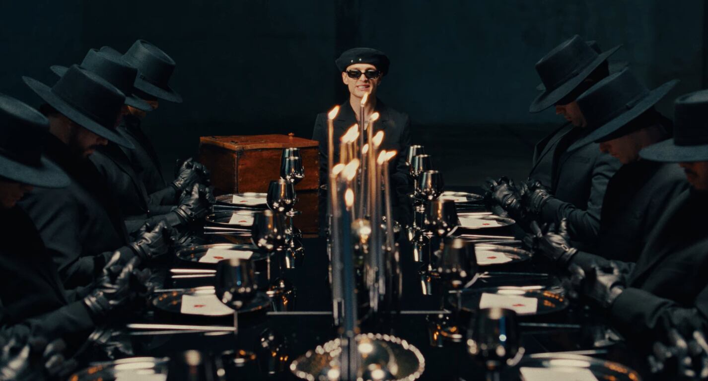 “Intro” provoca debates, memes y aplausos tras el debut de la actriz en el género de los corridos tumbados. (YouTube)