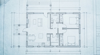 Dibujo de un plano arquitectónico sobre fondo azul con la distribución de cuartos, muebles, cocina, baño y líneas de cota.