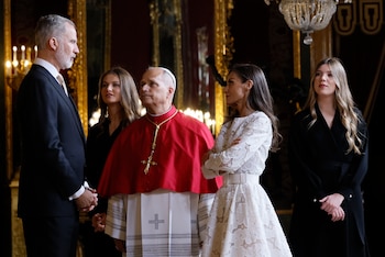 La princesa Leonor y la infanta Sofía conocen al papa León XIV en su visita a España (EFE)