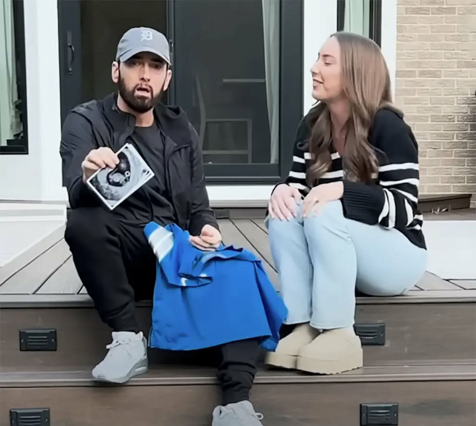 Eminem anunciando la llegada de su nieto