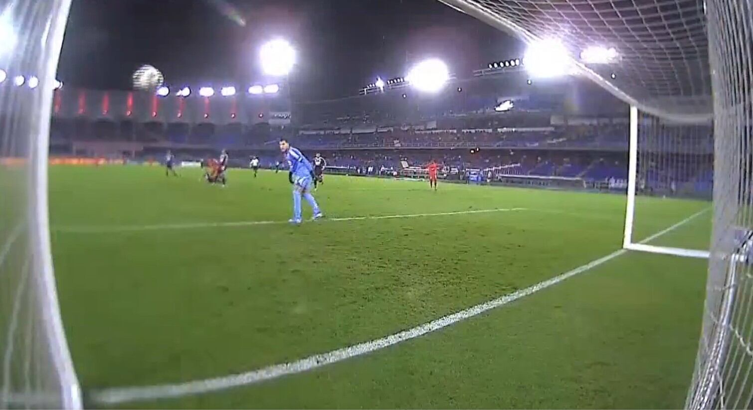 El momento en que el disparo de Jhon Palacios entró por el palo derecho del arco de Medellín - crédito Captura de video Win Sports