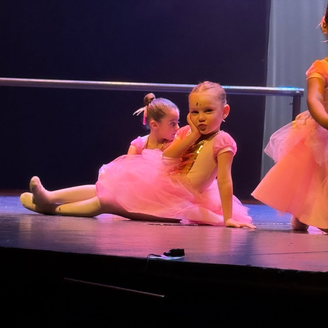 Ana García Moritán brillando sobre el escenario en la muestra anual (Instagram)