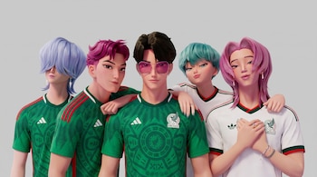 Cinco avatares digitales con cabello de colores y accesorios, visten dos camisetas verdes y una blanca de la Selección de México, en un fondo gris claro.