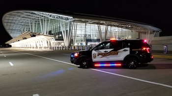 Una mujer murió tras caer desde una altura de 15 metros en el aeropuerto de Indianápolis