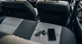 Asiento trasero de automóvil