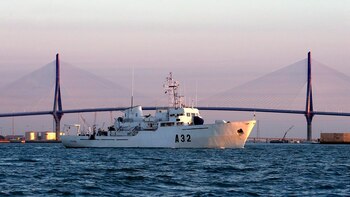 Buque hidrográfico costero A-32 Tofiño