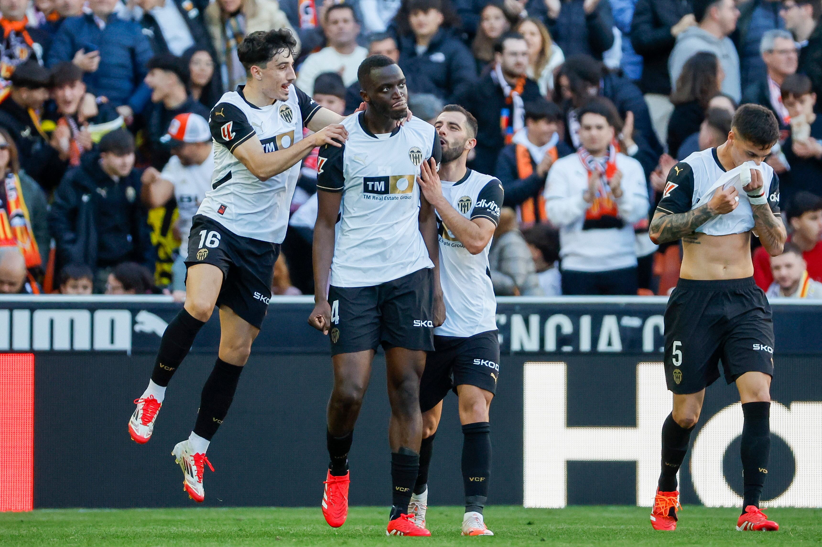 Los jugadores del Valencia (EFE/Ana Escobar)