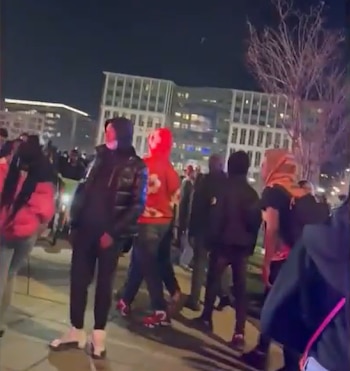 El ambiente festivo propio de la temporada se ve empañado por la inquietud de numerosos sectores, que reclaman acciones preventivas para evitar escenarios caóticos en las principales avenidas y plazas (Captura redes sociales)