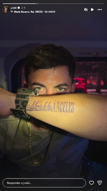 El cantante decidió llevar en