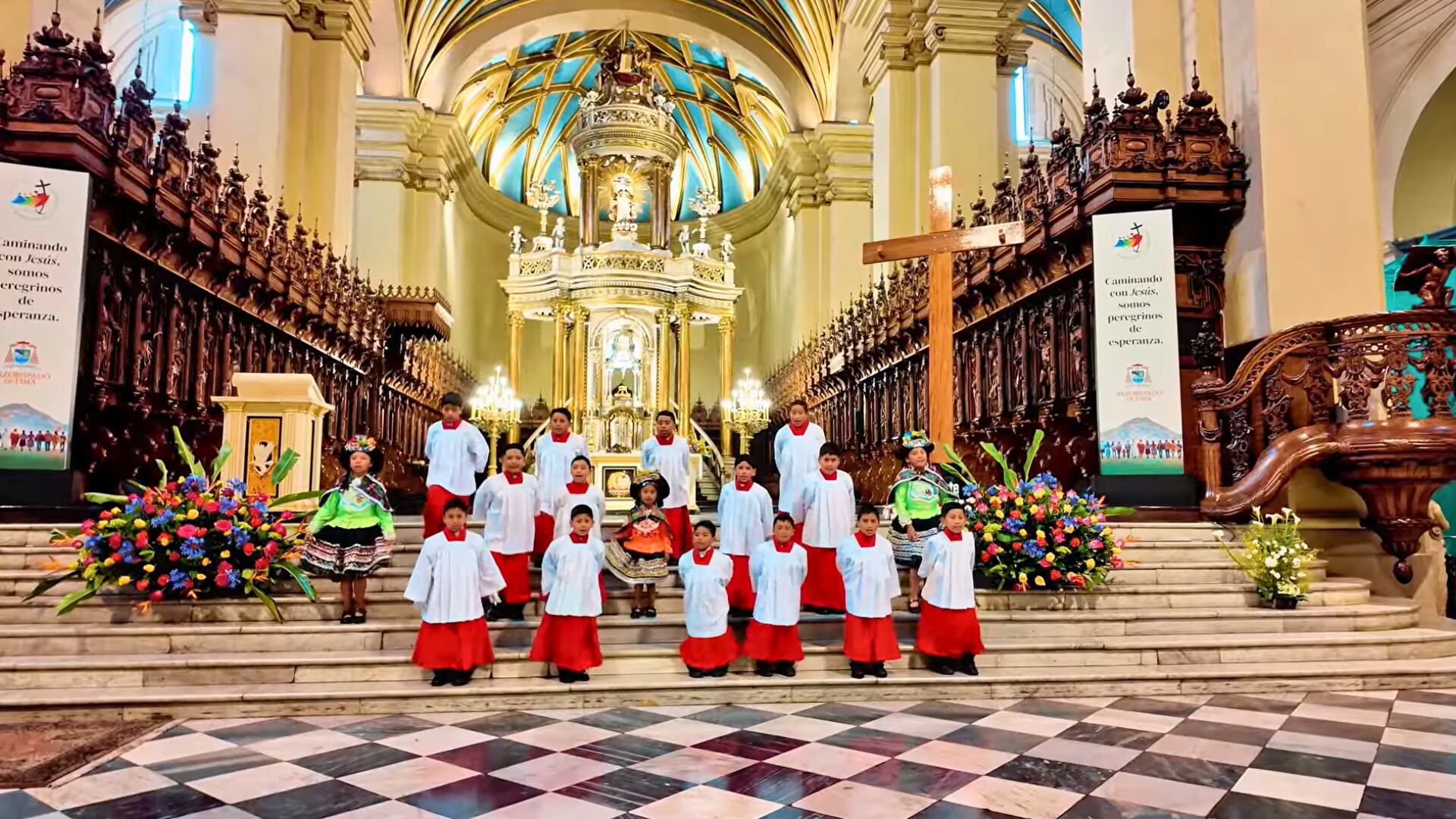 El Coro de Niños Acólitos de Huancavelica se formó en 2011 para devolverle a la Navidad su sentido religioso, promoviendo el quechua como lengua de evangelización. - Crédito: Coro de Niños Acólitos de Huancavelica