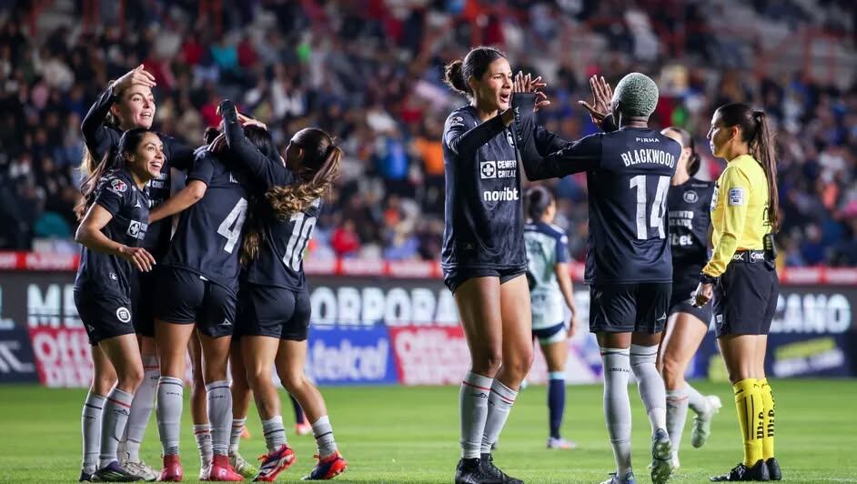 Cruz Azul le endosó un holgado 6-2 global a Pachuca por los cuartos de final del Torneo Apertura 2025.
