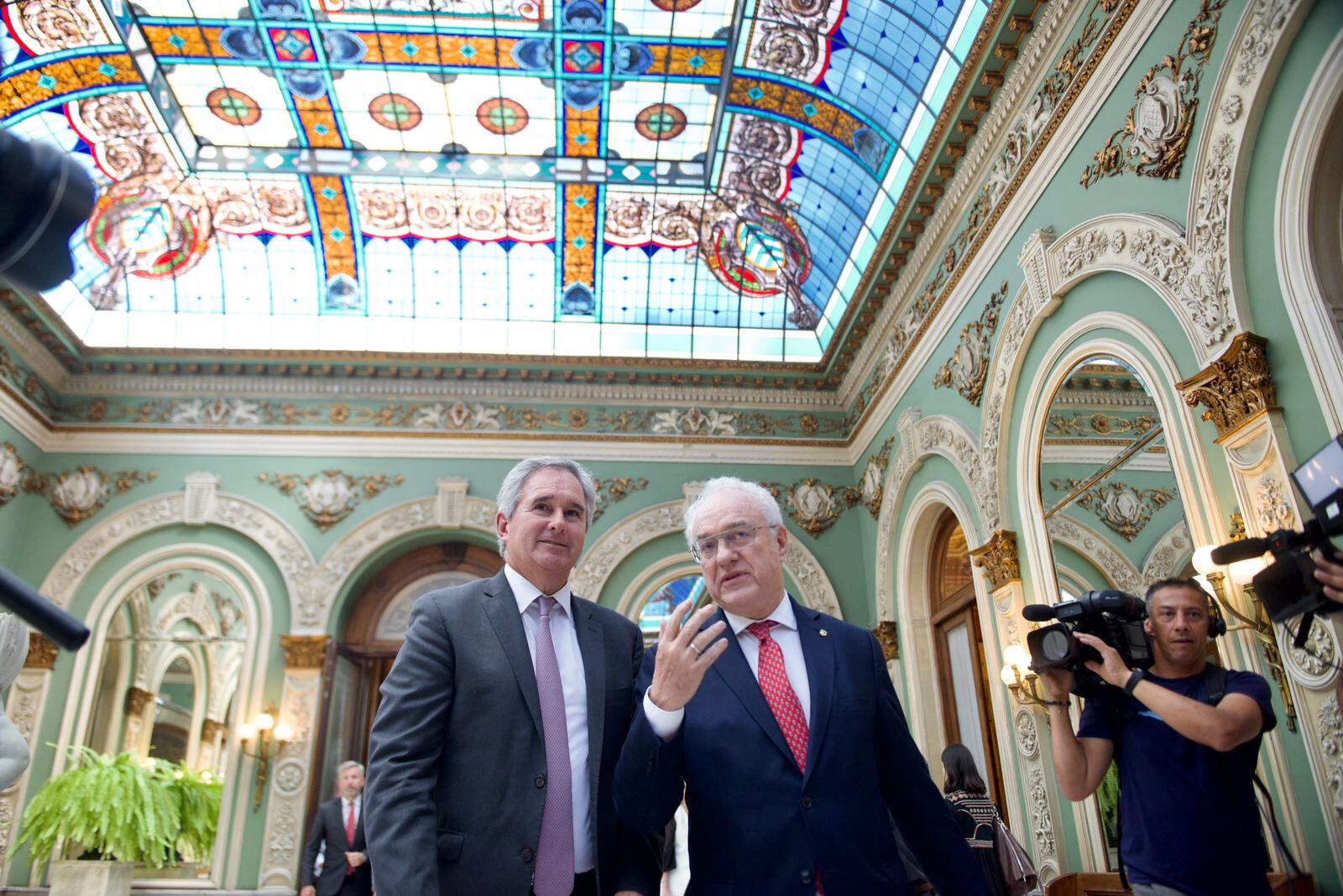 Pablo Quirno y Mario Lubetkin, en la sede de la Cancillería uruguaya, donde se reunieron por el proyecto de hidrógeno verde previsto para Paysandú (Cancillería Uruguay)