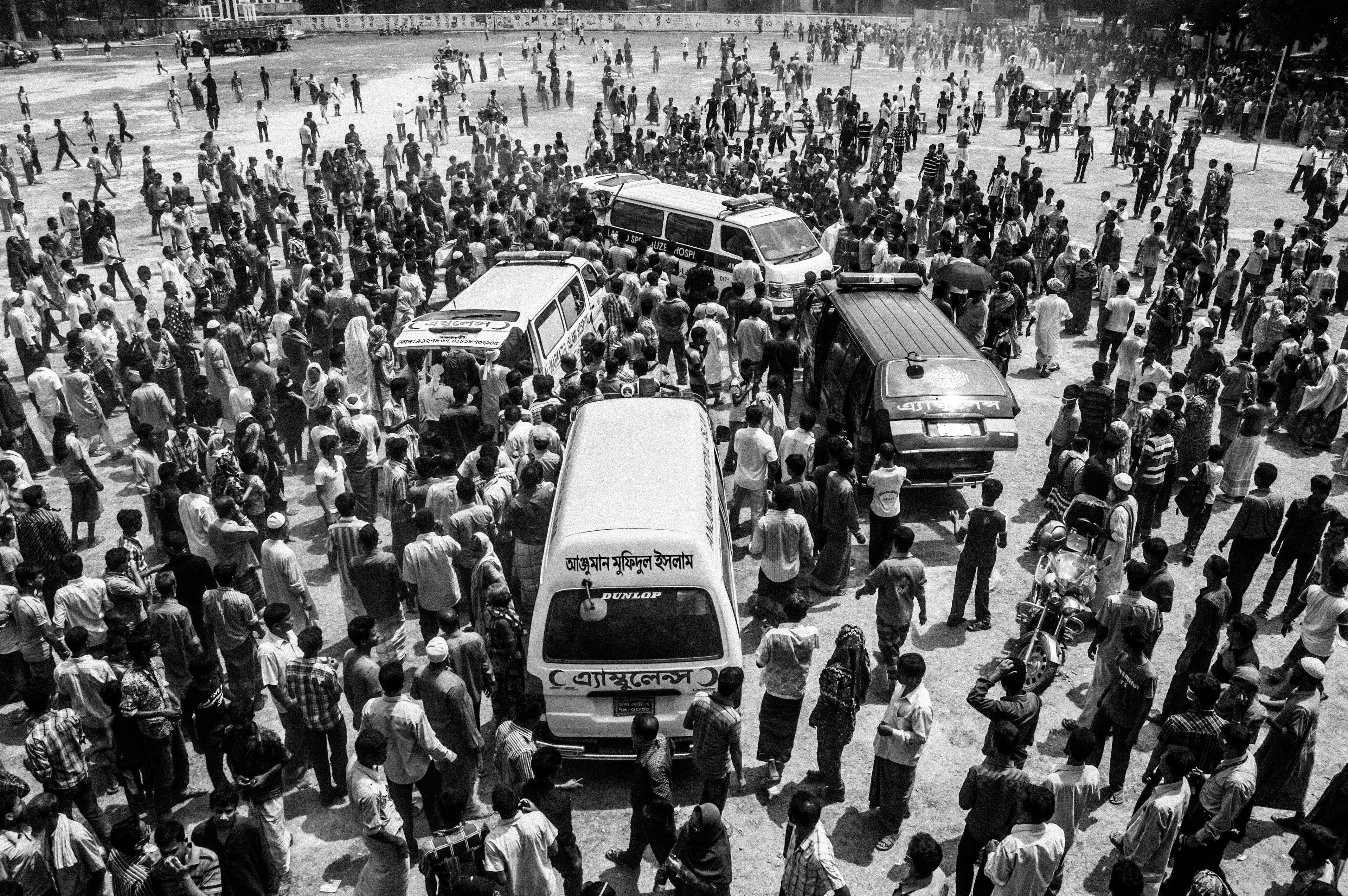 Las marcas internacionales como Zara, Benetton, Walmart y Prada producían en los talleres afectados por el derrumbe del edificio Rana Plaza (ZUMA)