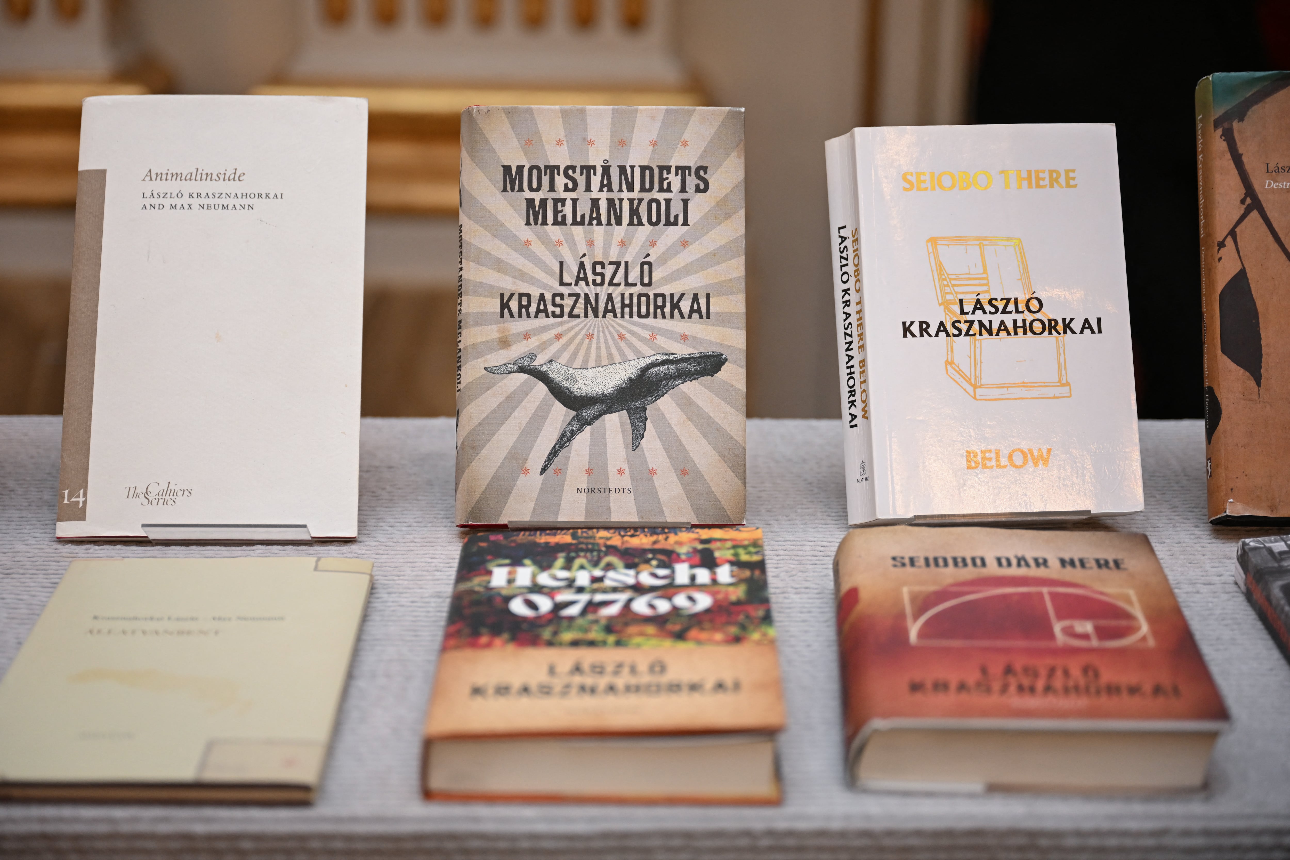 Los libros de Laszlo Krasznahorkai, Premio Nobel de Literatura. (AFP)