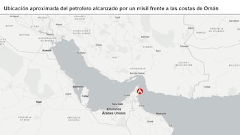 Alcanzado por un misil un petrolero cuando navegaba frente a las costas de Omán en el estrecho de Ormuz