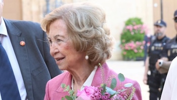 Doña Sofía, aclamada y querida en su viaje a Castellón para apoyar el Banco de Alimentos