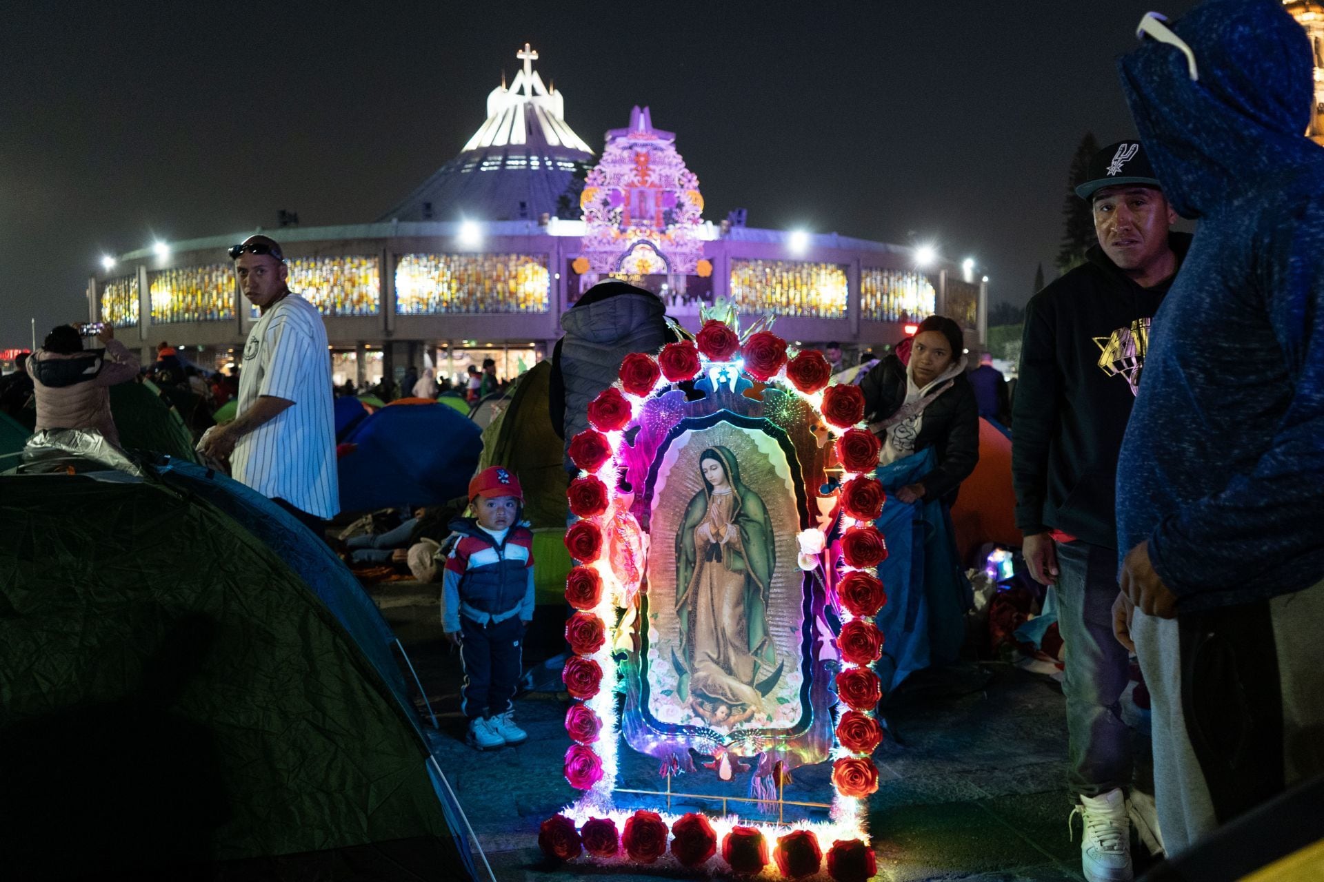 Millones de peregrinos devotos a la Virgen de Guadalupe visitan la Basílica de Guadalupe con motivo del aniversario 493 de la aparición de la virgen en el Cerro del Tepeyac, el 10 de diciembre de 2024 (Galo Cañas/Cuartoscuro.com)