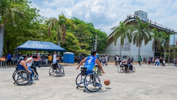 Las instalaciones de FUSALMO San Miguel albergaron demostraciones de gimnasia, patinaje, esgrima, hockey sobre césped y judo, con asesoría personalizada de expertos. (Cortesía: Dirección de Integración)
