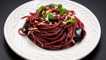 Pasta al vino tinto: una receta italiana para sorprender en la cena del Día de Amor y Amistad en Colombia