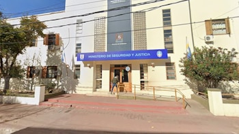 Una mujer dio a luz mientras cumplía prisión domiciliaria por robo y se fugó luego de parir