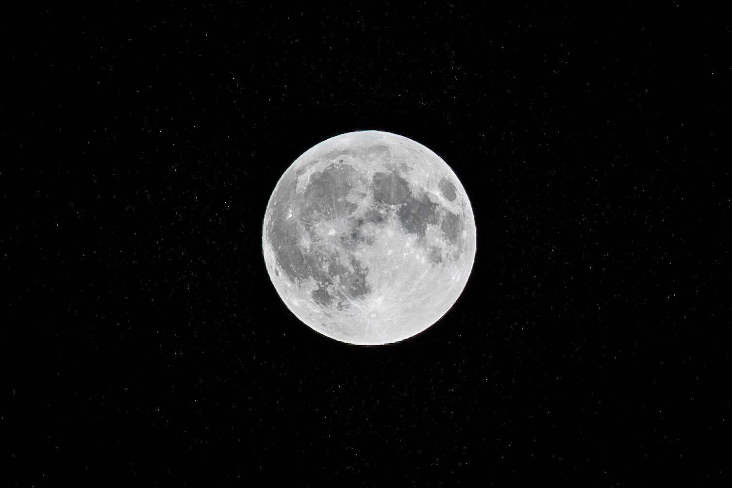 La superluna de noviembre 2025 será la más brillante y cercana del año, según la NASA y el USNO - (EFE)