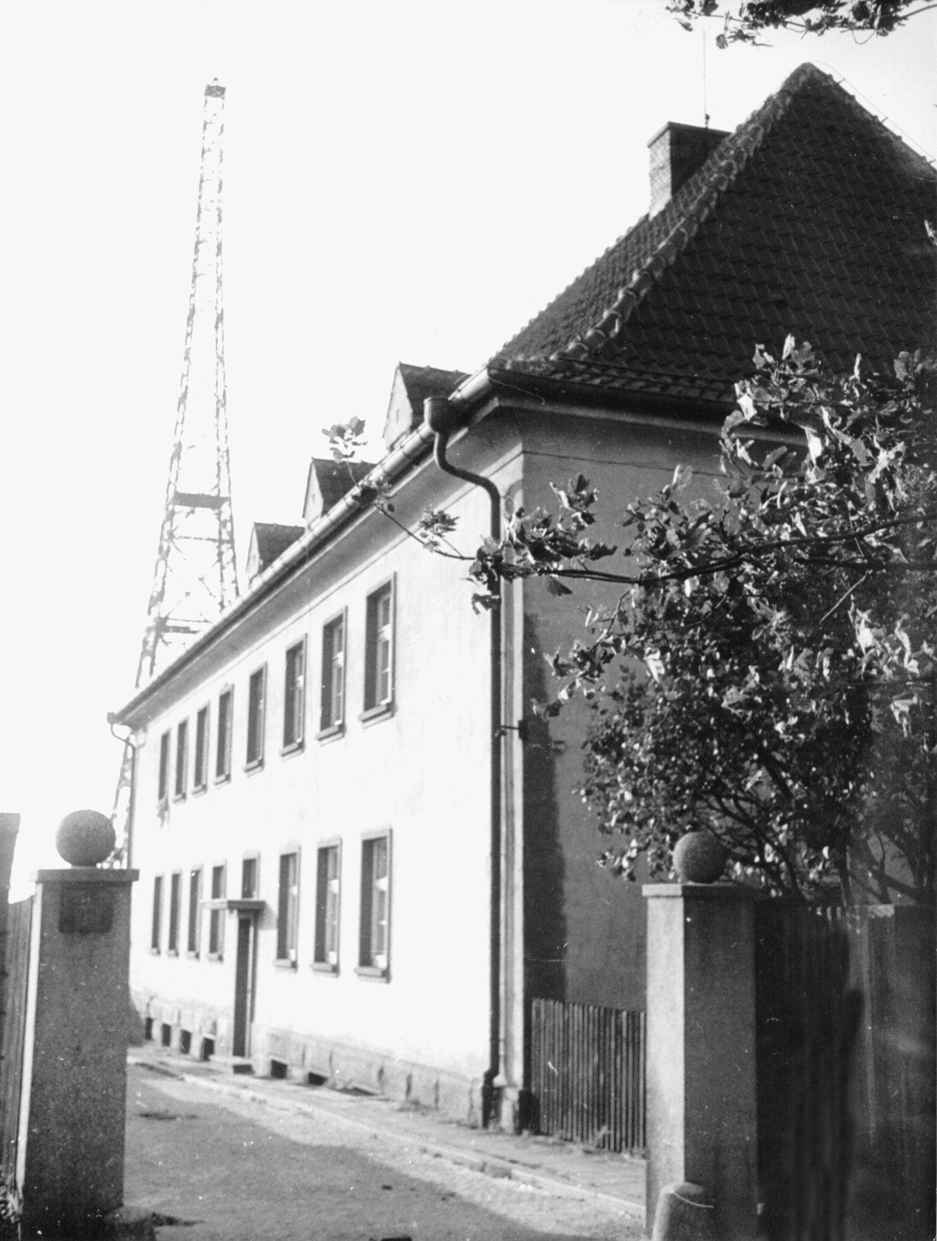 Vista de la estación de radio de Gliwice, donde Hitler montó un falso ataque polaco, el 31 de agosto de 1939, que utilizó para justificar la invasión de Polonia. (DPA/Picture Alliance via Reuters)