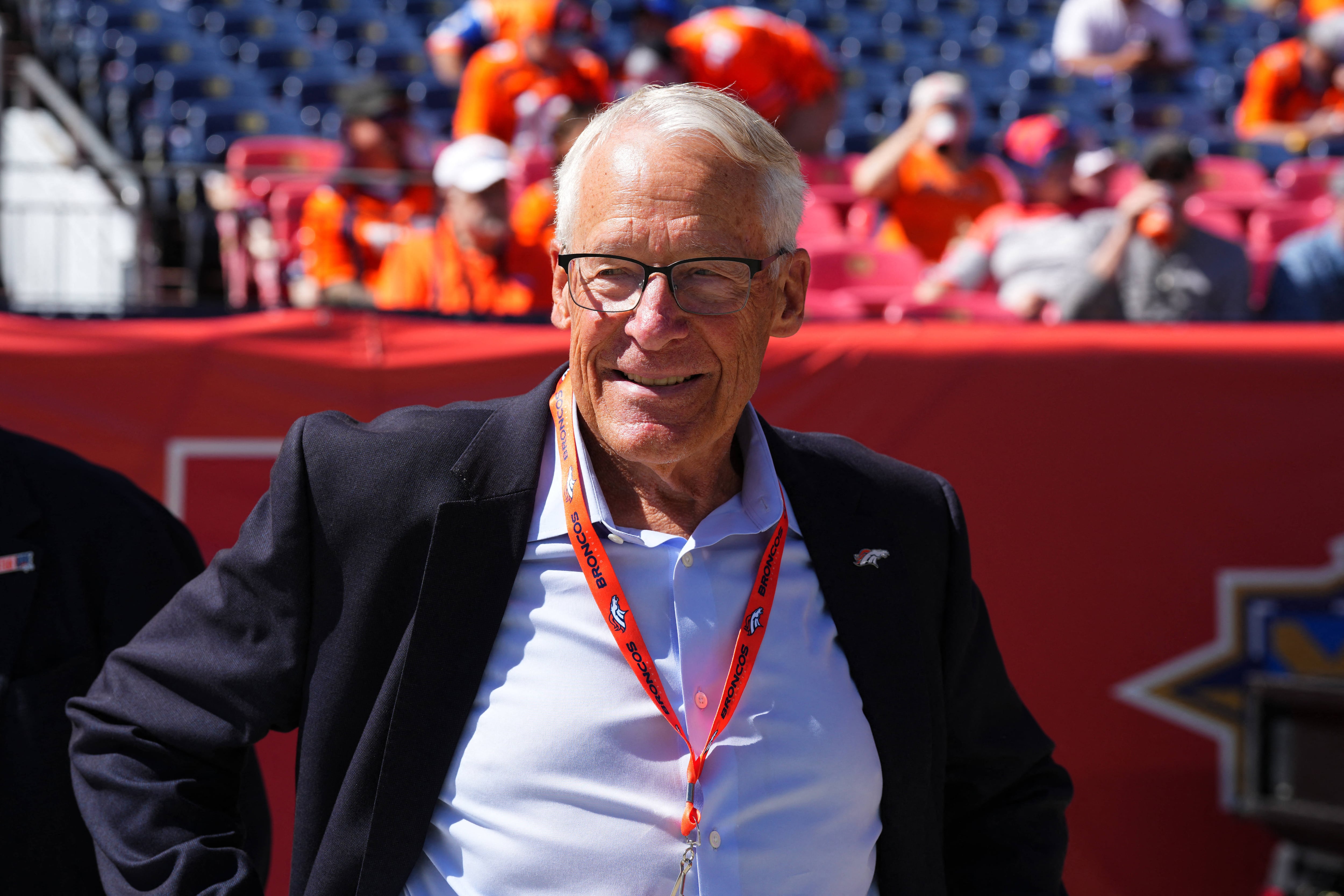 Rob Walton, heredero de Walmart, registra una fortuna de USD 142.600 millones tras perder USD 3.000 millones en el mes (Credit: Ron Chenoy-USA TODAY Sports)
