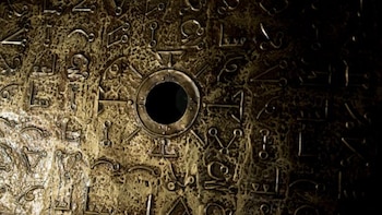 Placa de oro encontrada en