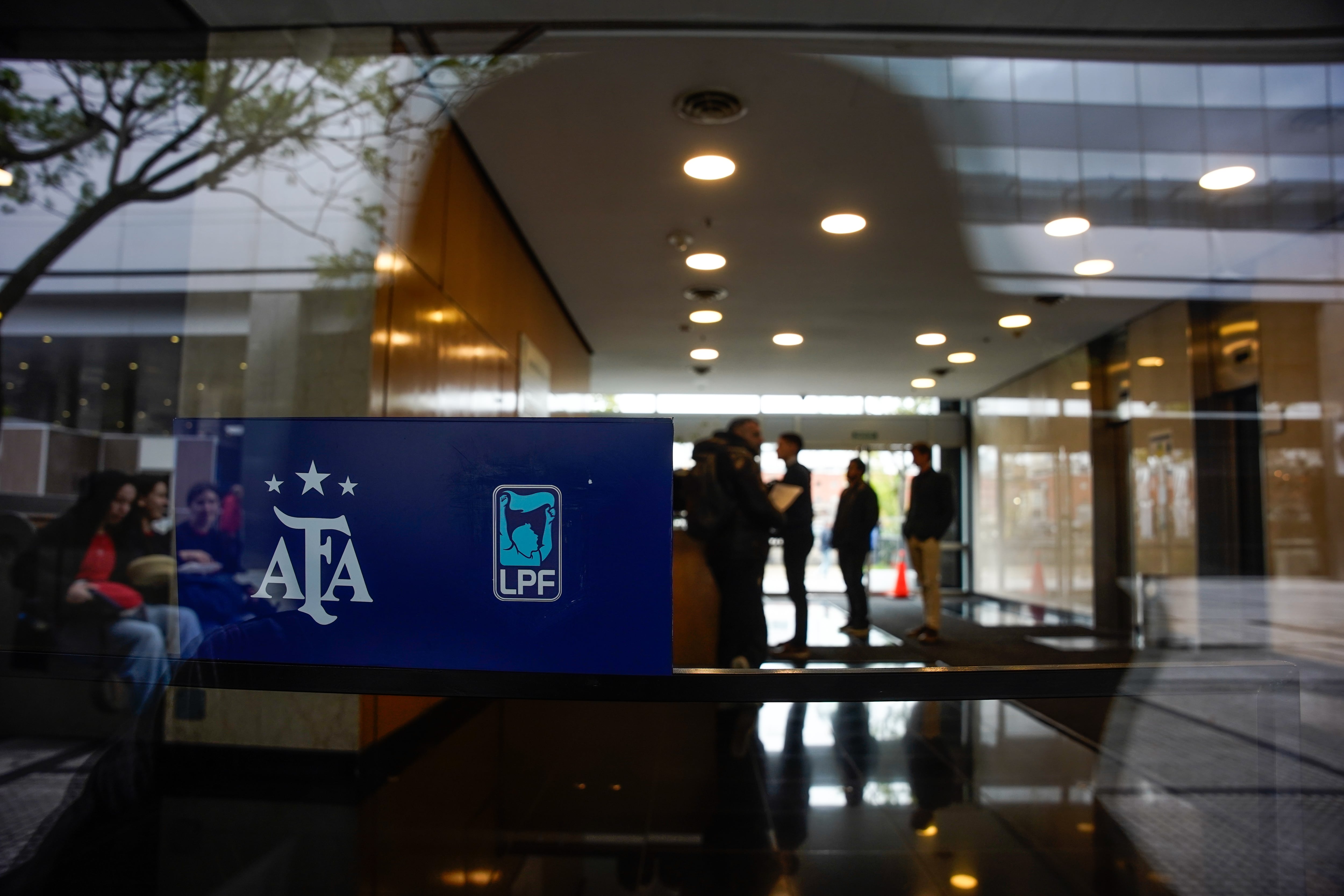 La Justicia allanó la AFA y clubes de fútbol Fotografía: RSFotos